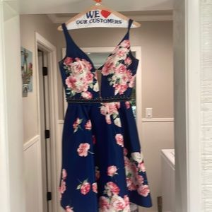 Beautiful floral homecoming dress with beads at waist!